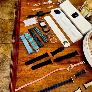 Apple Series 5 watch and band lot